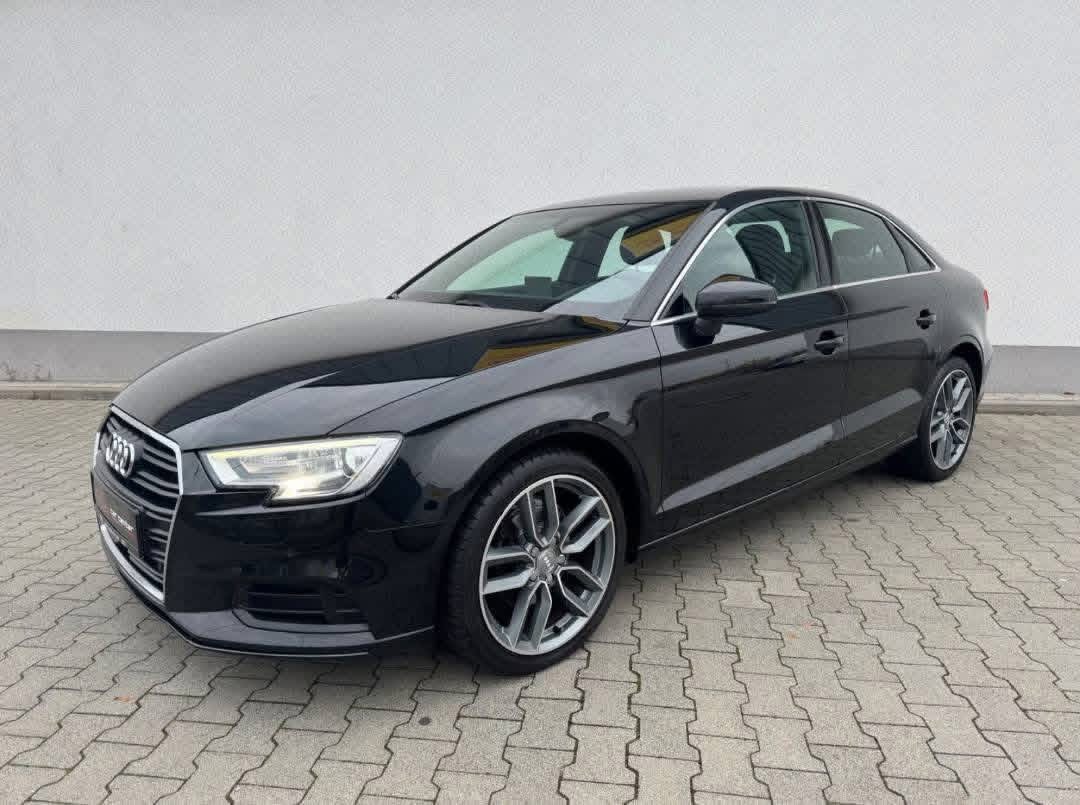 Audi A3 Limousine 30 TDI (Bi-Xenon/Navigation/Einparkhilfe)