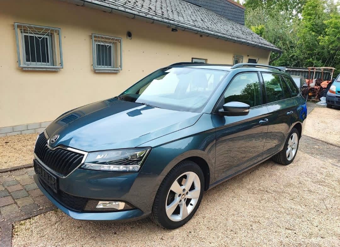 Skoda Fabia Combi Style/Kamera/Schlüsselloser Zugang/LED-Scheinwerfer/Anhängerkupplung/Navigation