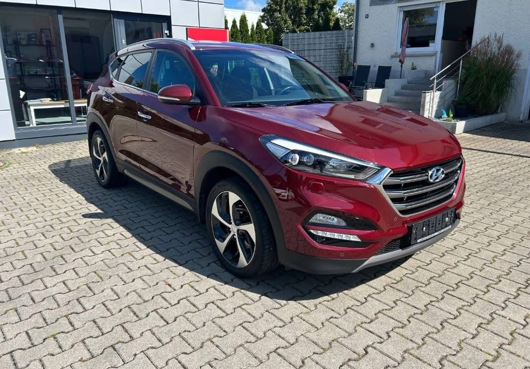 Hyundai TUCSON Tucson Premium 2WD mit Navigationskamera