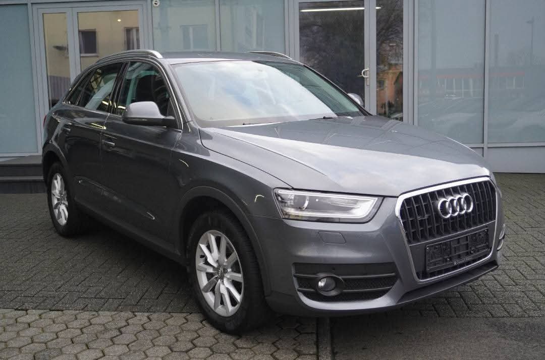 Audi Q3 2.0 TFSI quattro, aus erster Hand/Klimaanlage/Euro 5/Anhängerkupplung