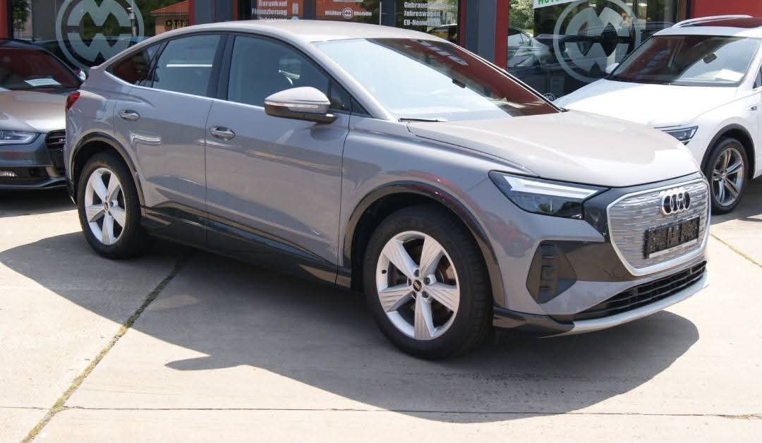 Audi Q4 50 e-tron quattro Sportback mit Head-up-Kamera und 19-Zoll-Felgen